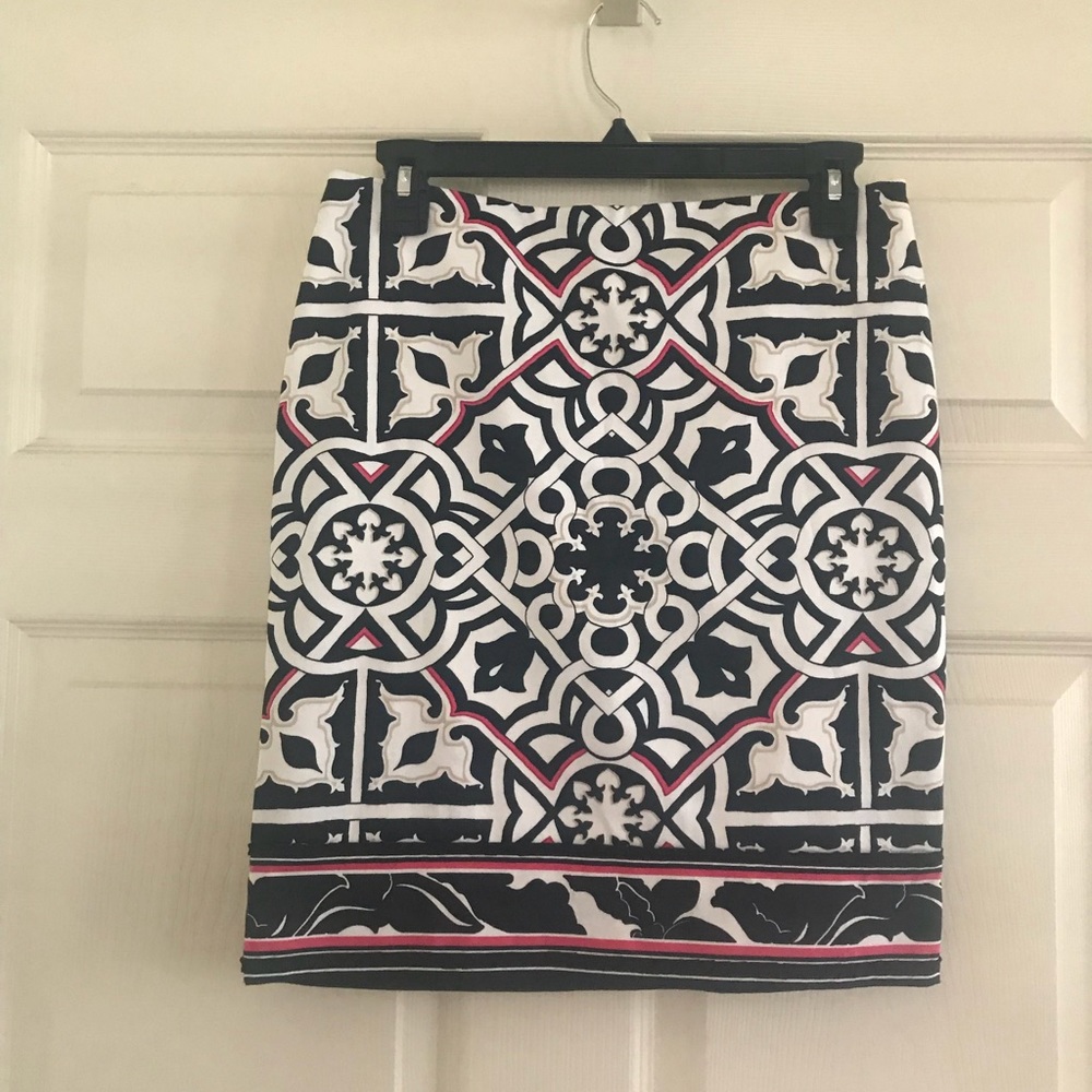 WHITE HOUSE BLACK MARKET SKIRT - Picture 3 of 9